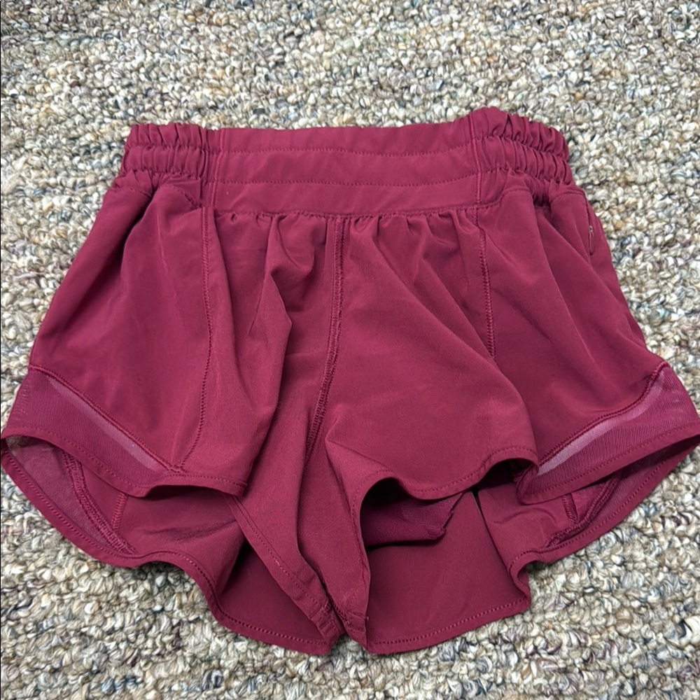Women's low rise 2.5 discontinued lululemon hotty hots